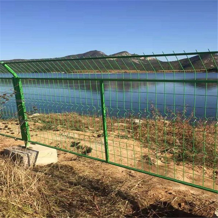 水源保護(hù)區(qū)隔離網(wǎng)案例展示圖片2 水源保護(hù)區(qū)隔離網(wǎng)案例展示圖片2